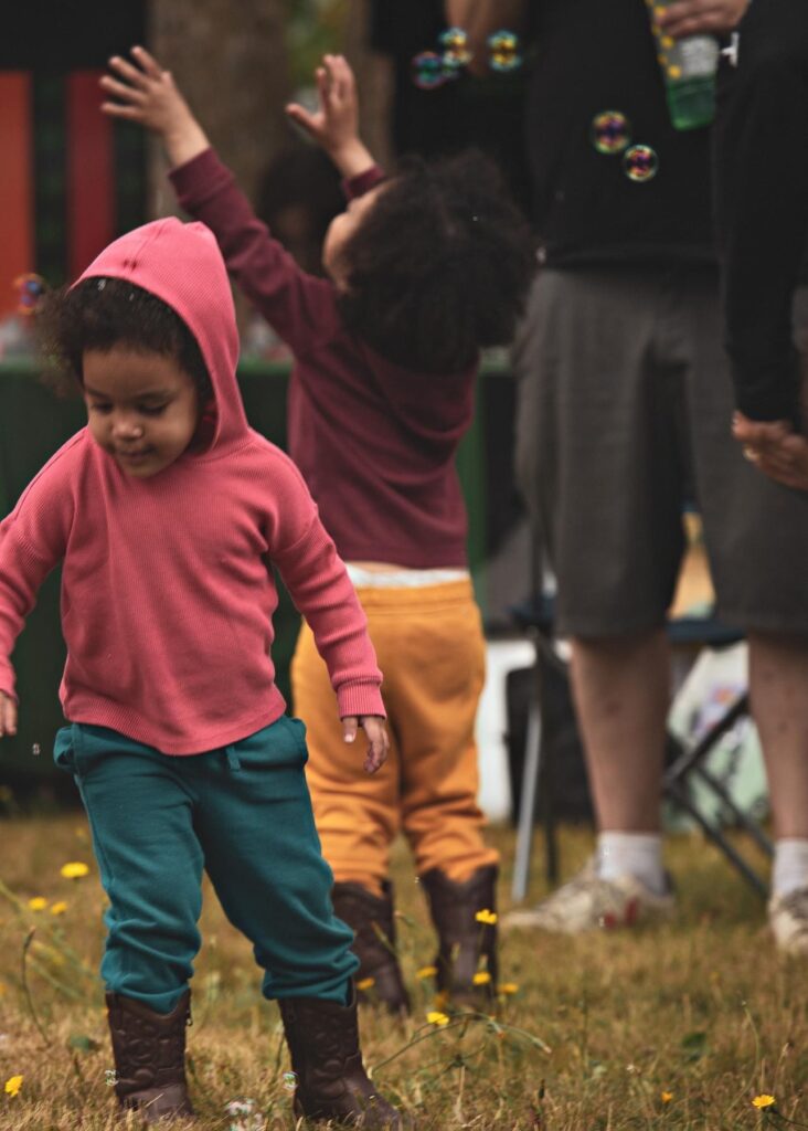 A picture of the crowd at Tacoma Porchfest